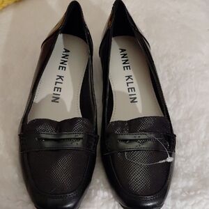 Anne Klein Black Textured Loafers